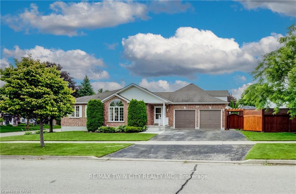 Photo 2 of 27 Chandos Drive, Kitchener, Centreville Chicopee — HOMEH