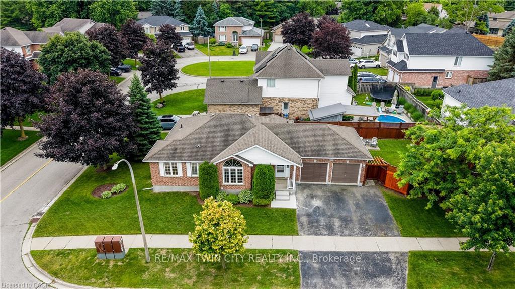 Photo 3 of 27 Chandos Drive, Kitchener, Centreville Chicopee — HOMEH