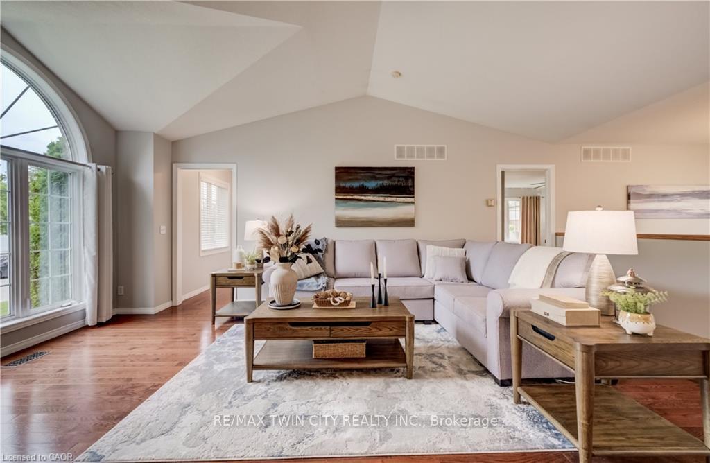 Photo 4 of 27 Chandos Drive, Kitchener, Centreville Chicopee — HOMEH