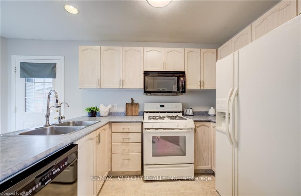 Photo 11 of 27 Chandos Drive, Kitchener, Centreville Chicopee — HOMEH