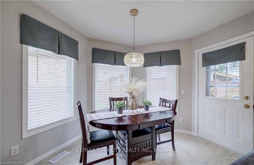 Photo 12 of 27 Chandos Drive, Kitchener, Centreville Chicopee — HOMEH