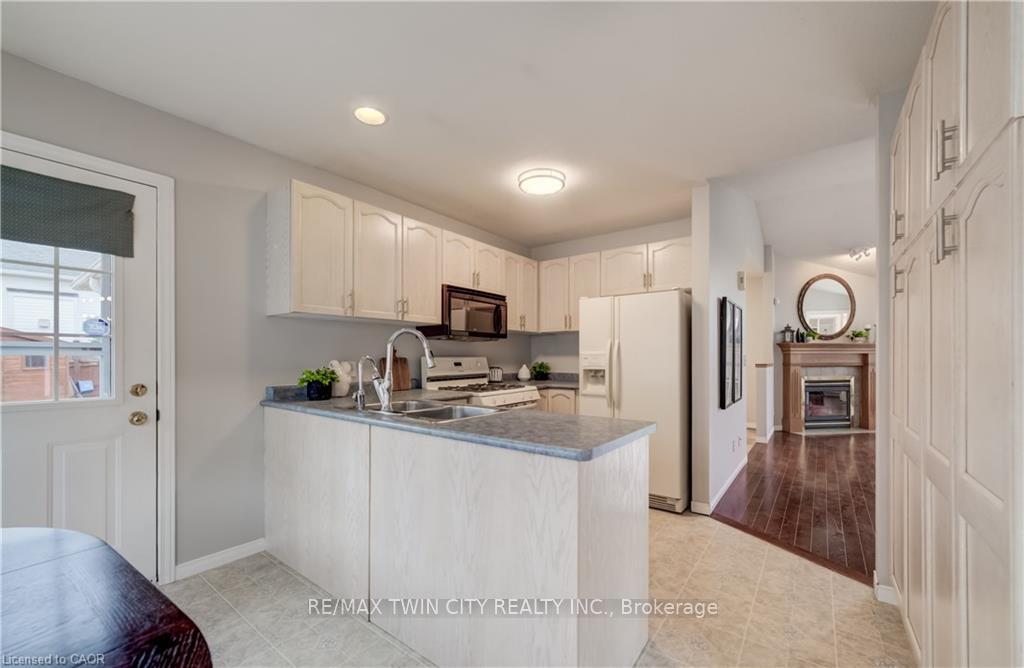 Photo 13 of 27 Chandos Drive, Kitchener, Centreville Chicopee — HOMEH