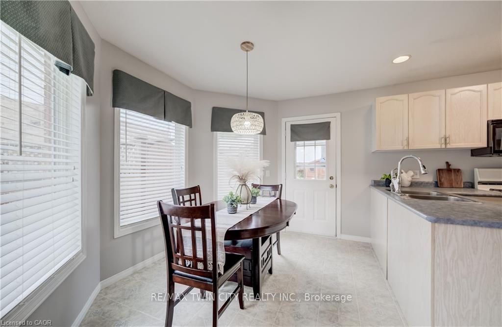 Photo 14 of 27 Chandos Drive, Kitchener, Centreville Chicopee — HOMEH