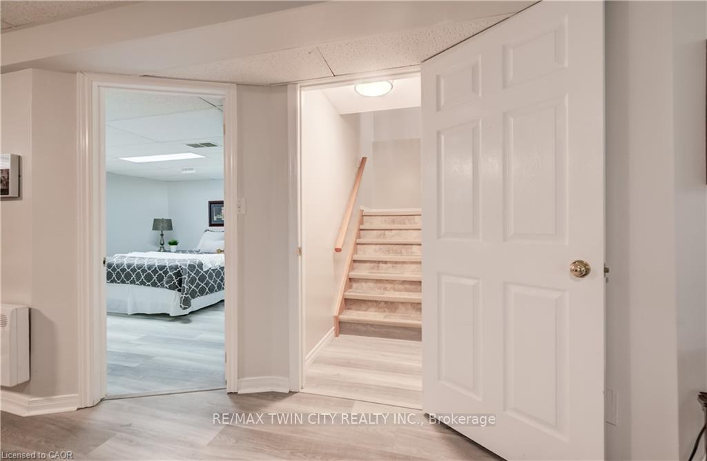 Photo 24 of 27 Chandos Drive, Kitchener, Centreville Chicopee — HOMEH