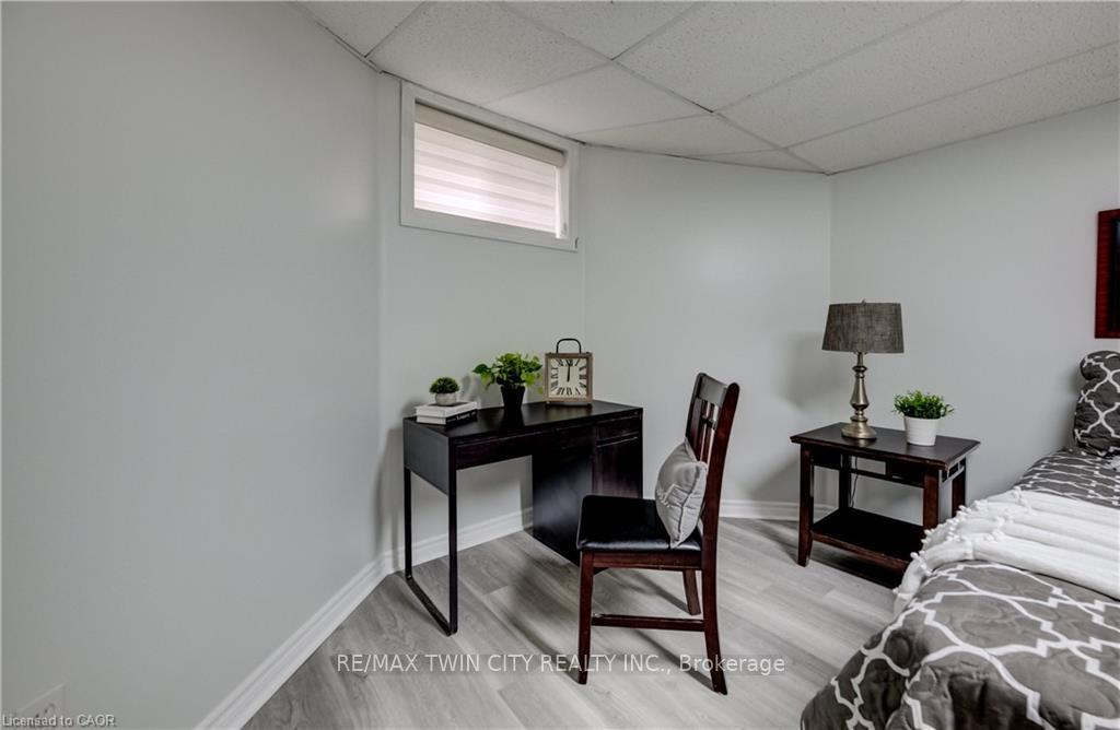 Photo 32 of 27 Chandos Drive, Kitchener, Centreville Chicopee — HOMEH