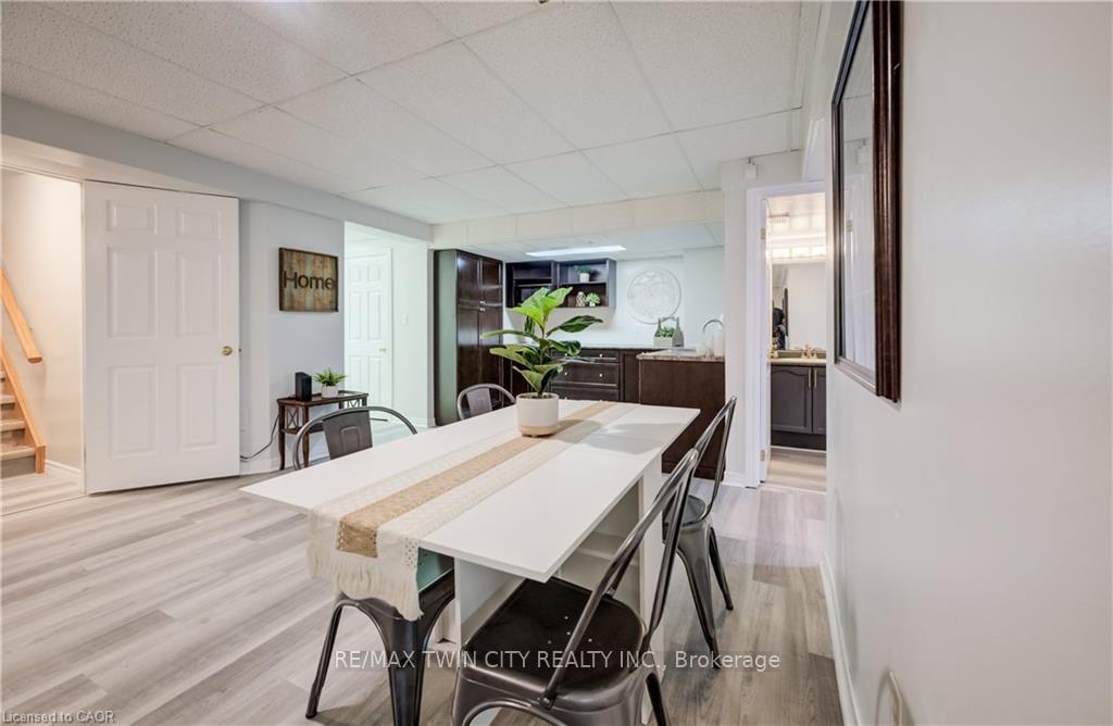 Photo 36 of 27 Chandos Drive, Kitchener, Centreville Chicopee — HOMEH
