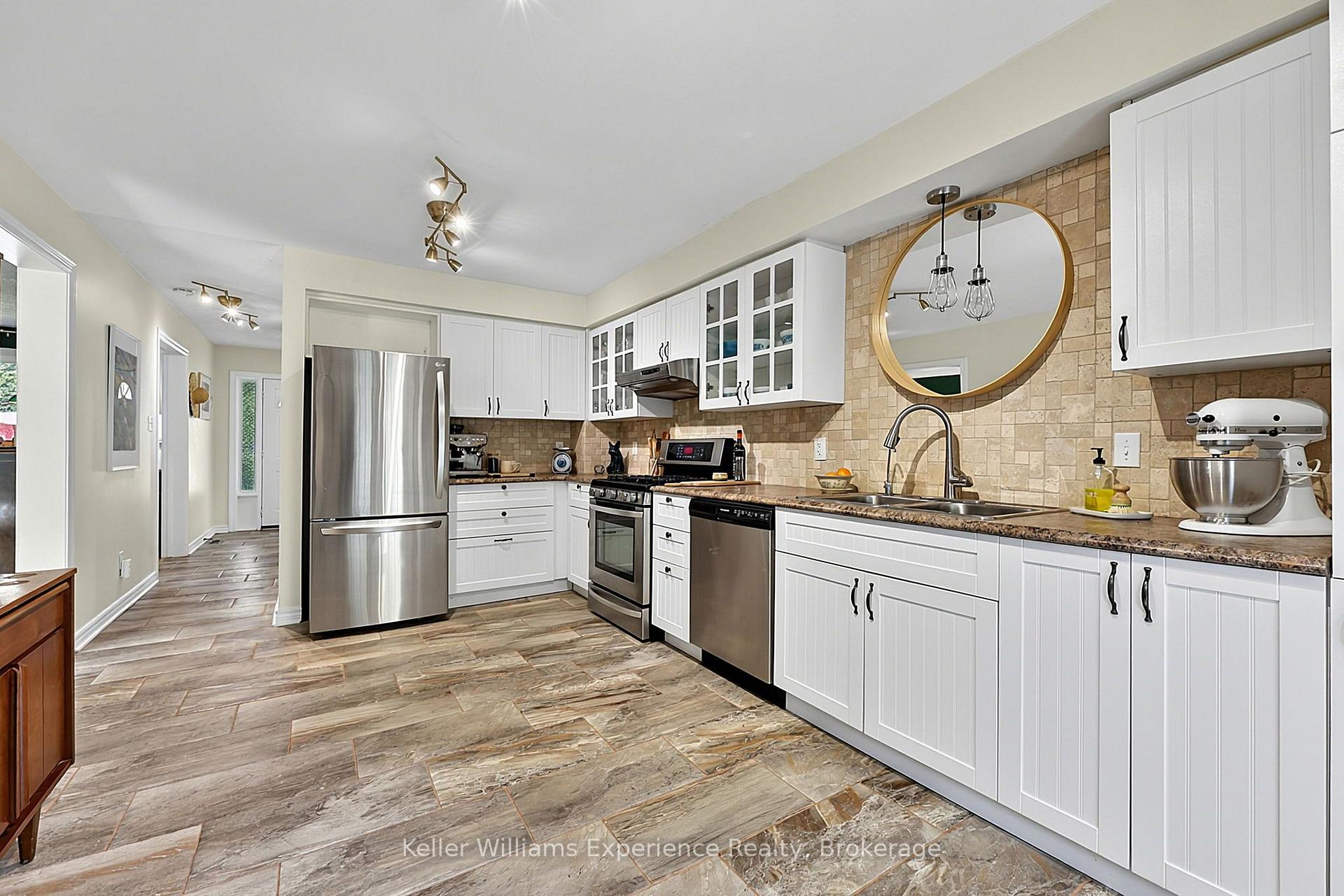 Photo 2 of 1044 Dina Crescent, Midland — HOMEH