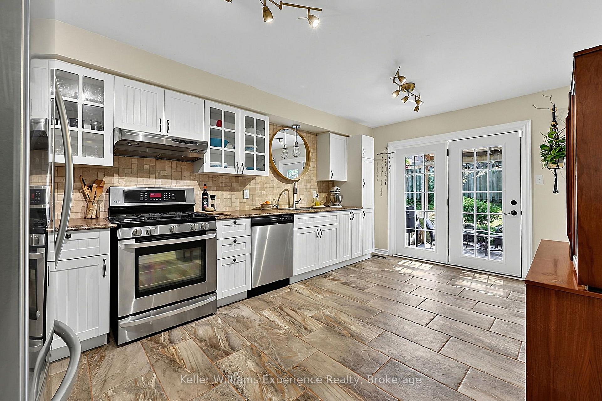 Photo 4 of 1044 Dina Crescent, Midland — HOMEH