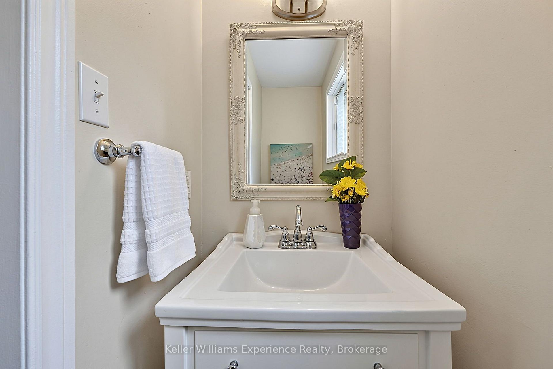 Photo 6 of 1044 Dina Crescent, Midland — HOMEH