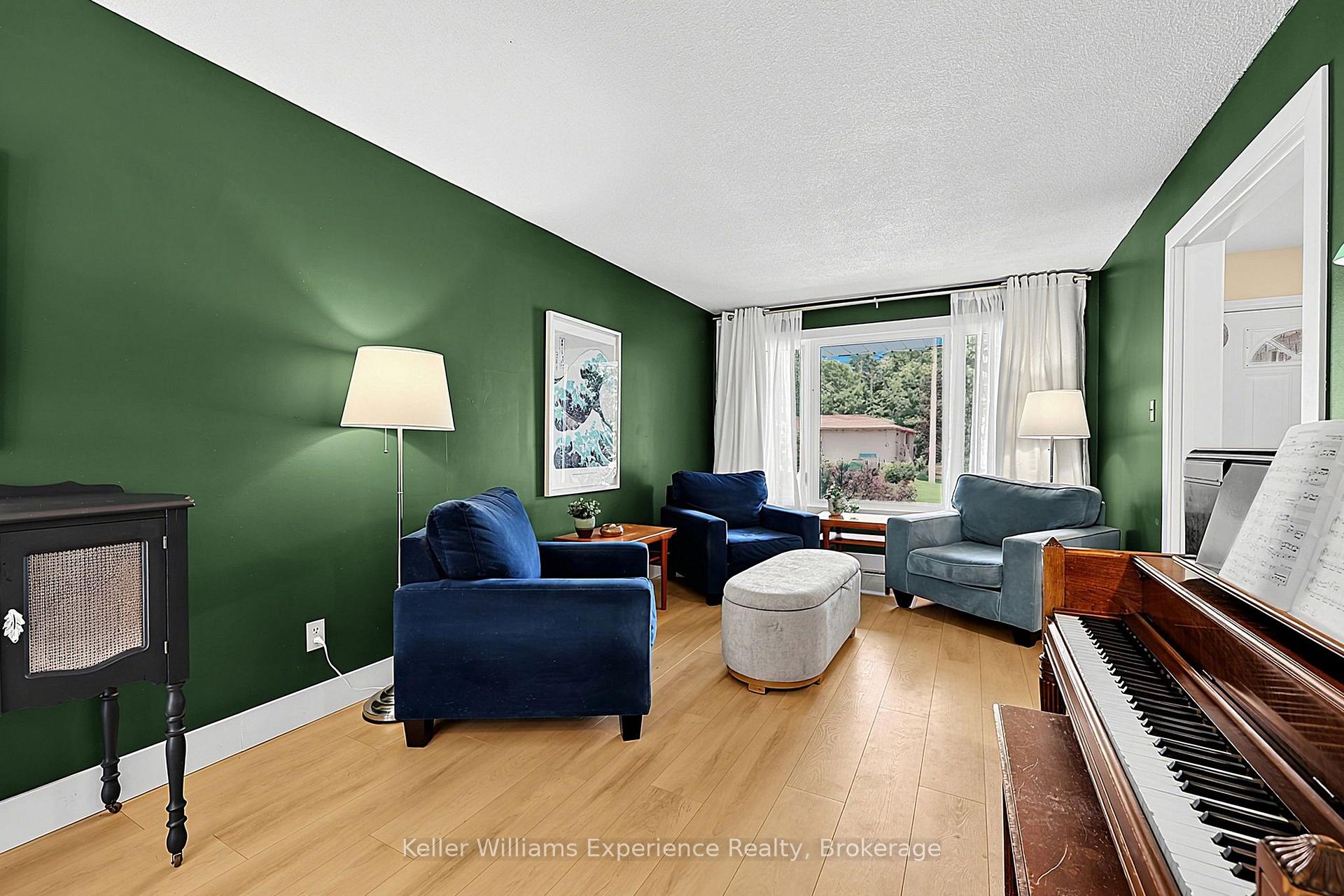 Photo 8 of 1044 Dina Crescent, Midland — HOMEH