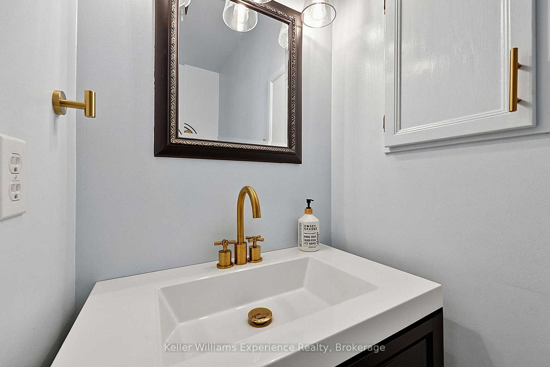 Photo 13 of 1044 Dina Crescent, Midland — HOMEH