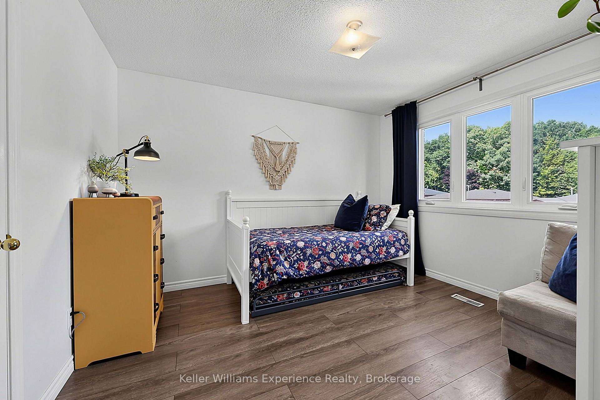 Photo 15 of 1044 Dina Crescent, Midland — HOMEH