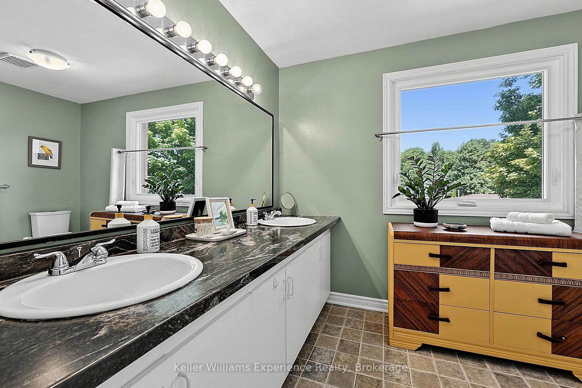 Photo 17 of 1044 Dina Crescent, Midland — HOMEH