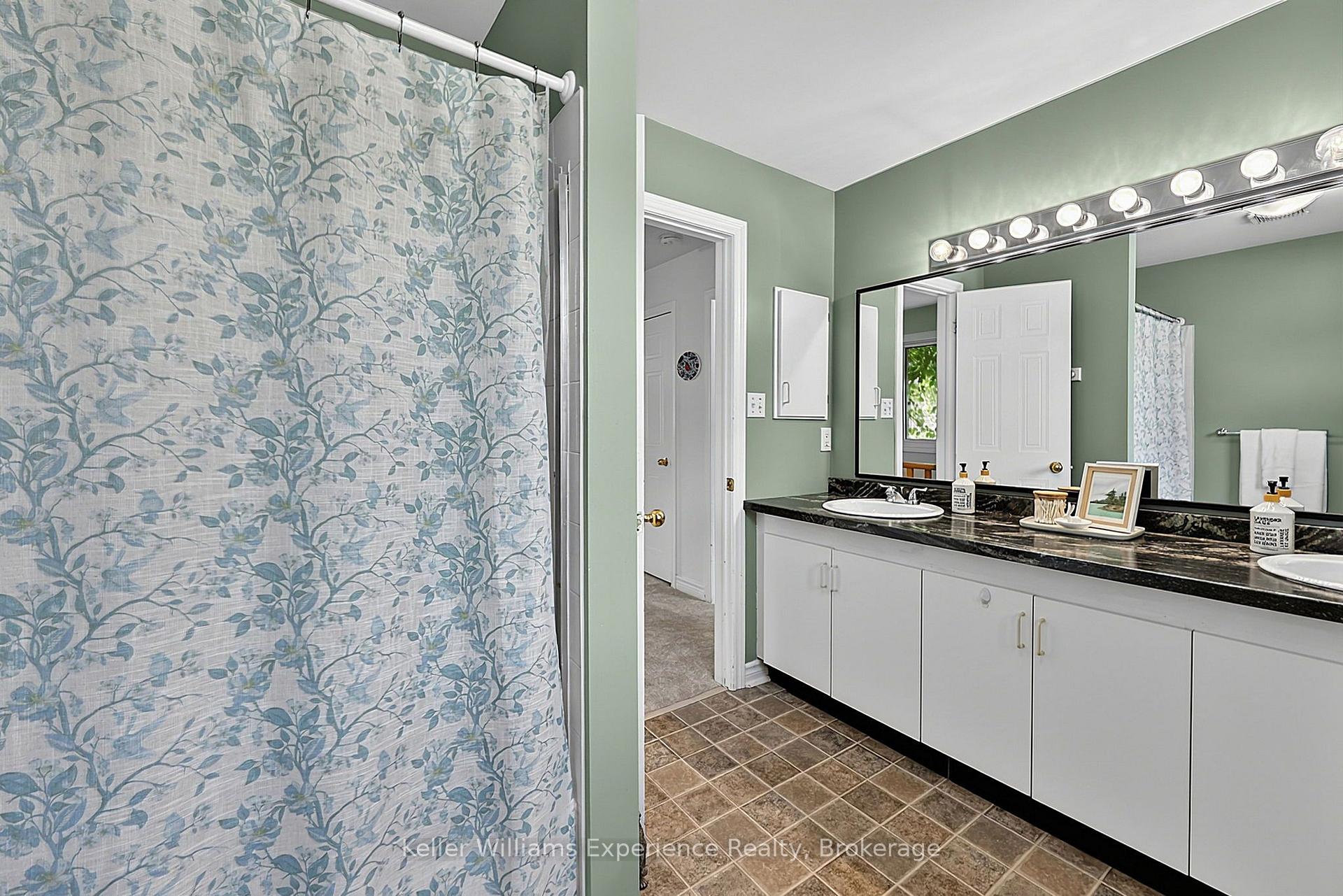 Photo 18 of 1044 Dina Crescent, Midland — HOMEH