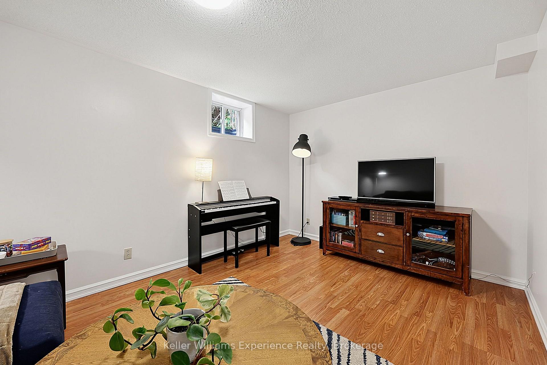 Photo 21 of 1044 Dina Crescent, Midland — HOMEH