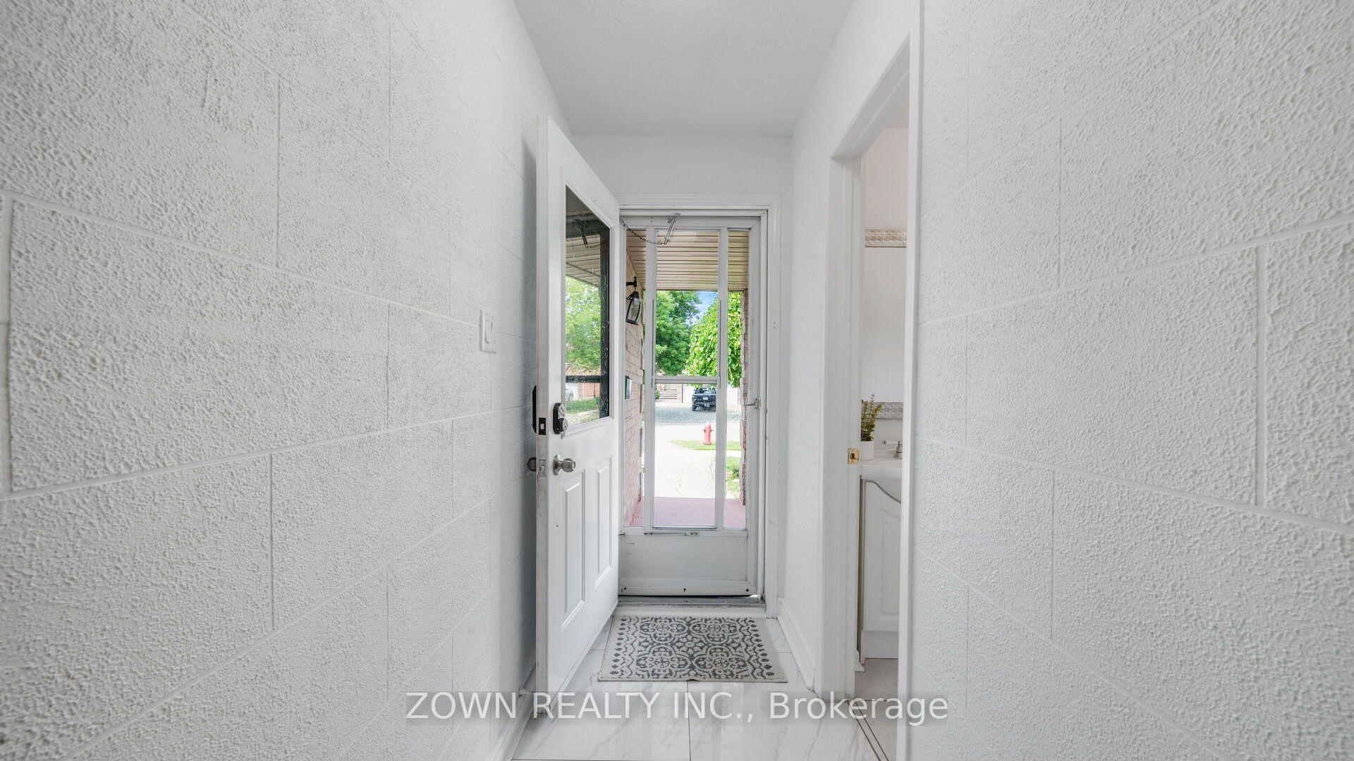 Photo 3 of 1542 Kirkrow Crescent, Mississauga, East Credit — HOMEH