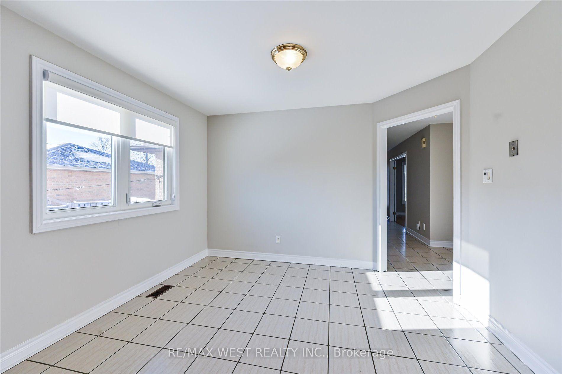 Photo 8 of 139 Carmen Crescent, Vaughan, East Woodbridge — HOMEH