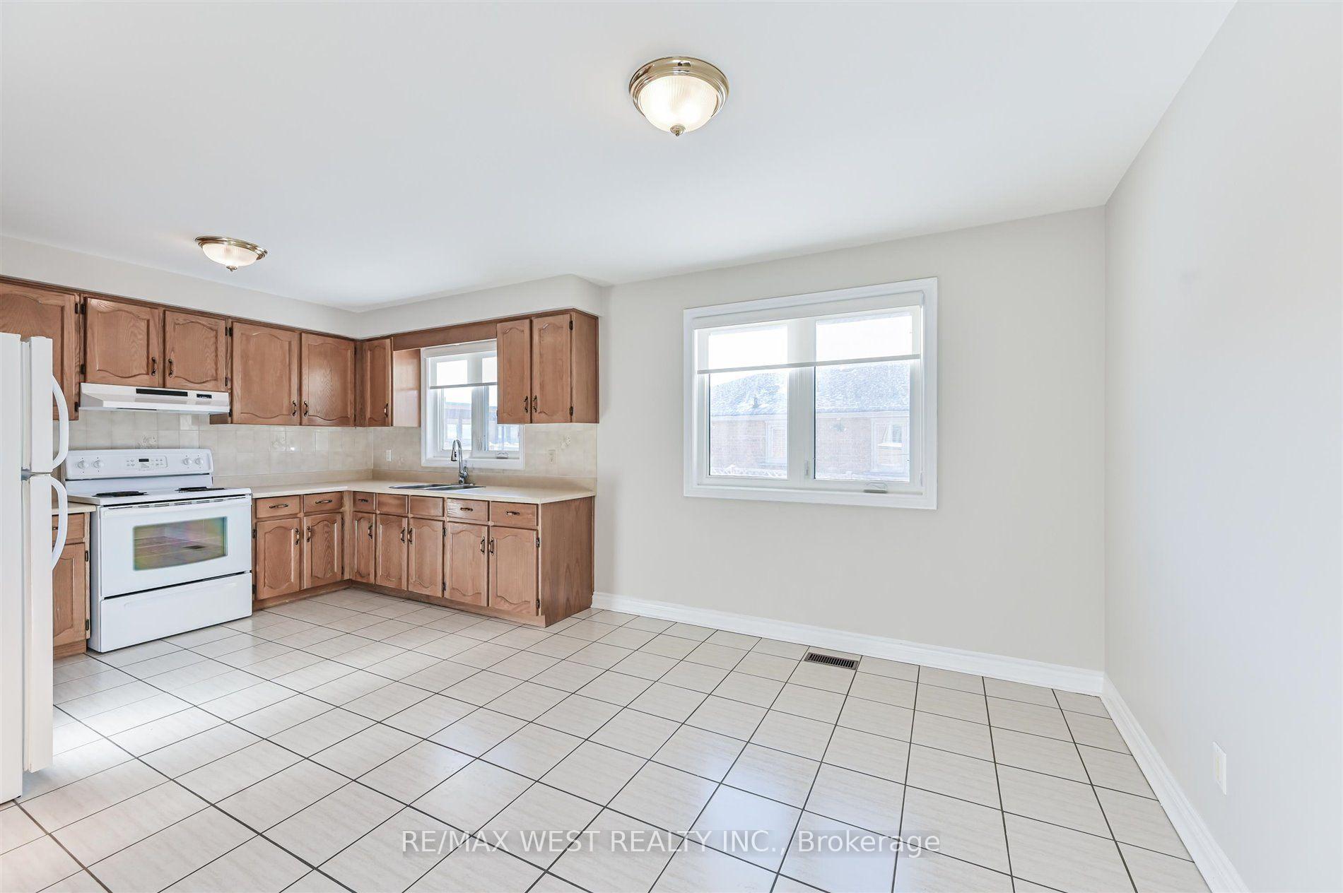 Photo 9 of 139 Carmen Crescent, Vaughan, East Woodbridge — HOMEH