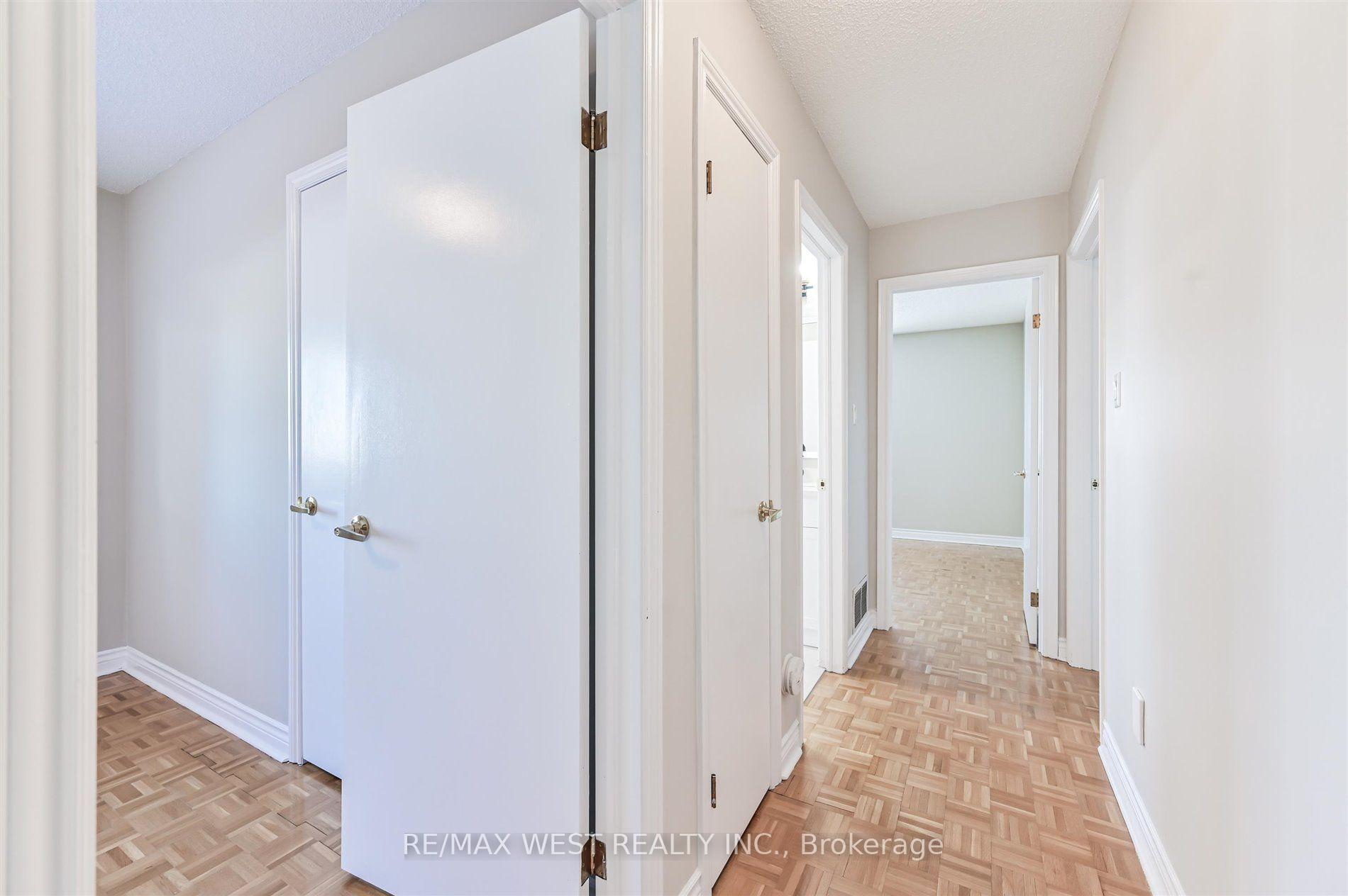 Photo 12 of 139 Carmen Crescent, Vaughan, East Woodbridge — HOMEH