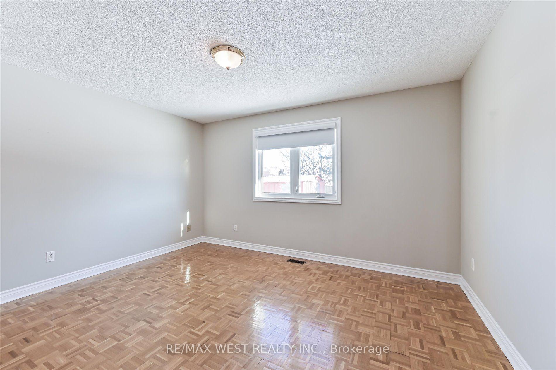 Photo 13 of 139 Carmen Crescent, Vaughan, East Woodbridge — HOMEH