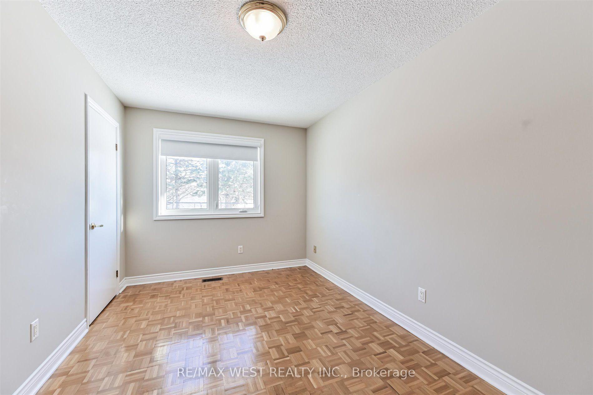 Photo 14 of 139 Carmen Crescent, Vaughan, East Woodbridge — HOMEH