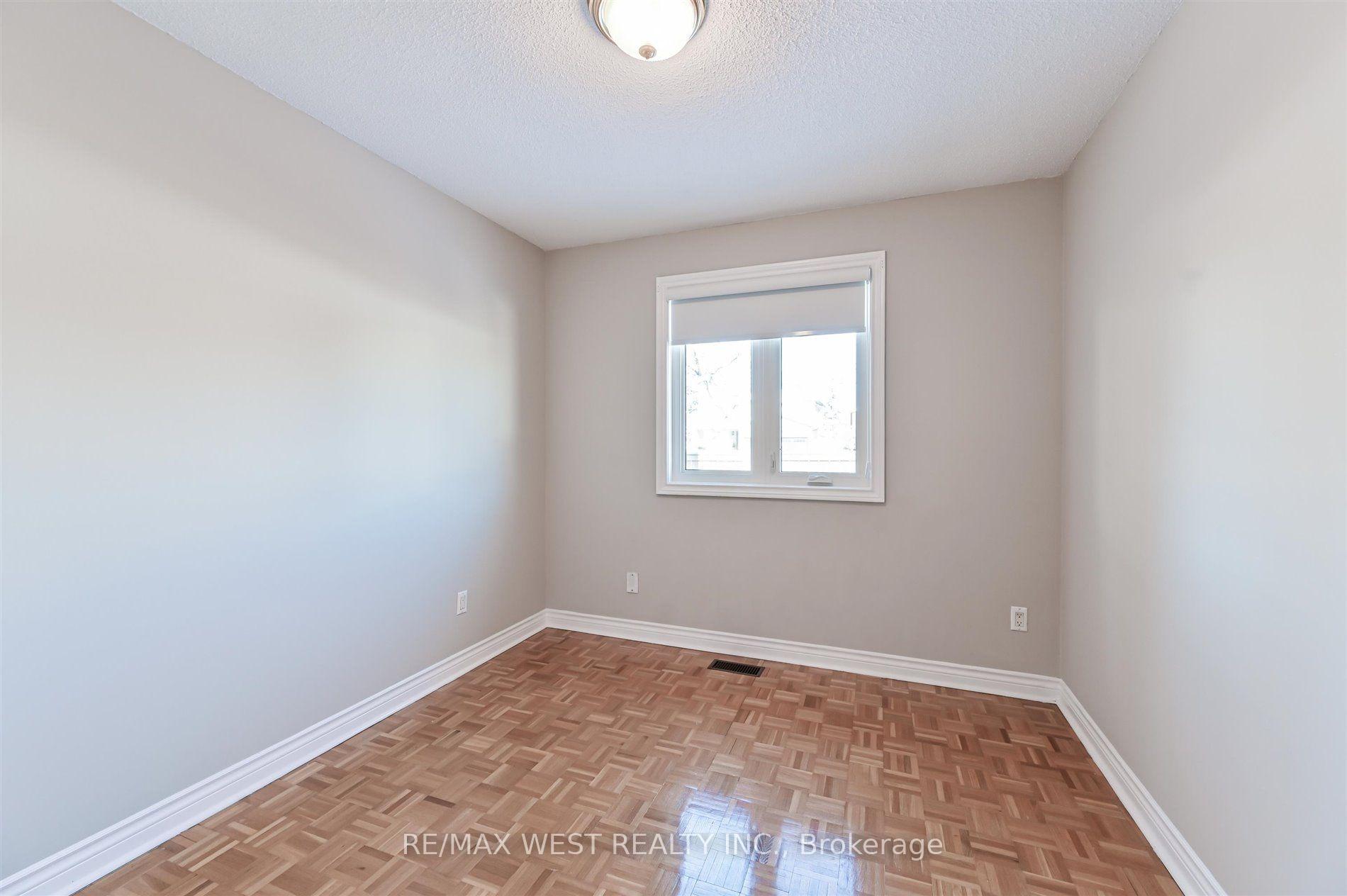 Photo 15 of 139 Carmen Crescent, Vaughan, East Woodbridge — HOMEH