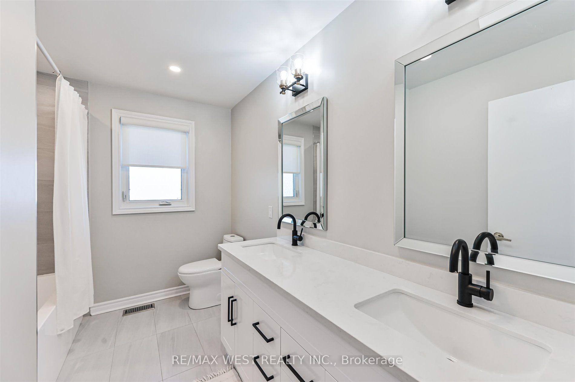 Photo 16 of 139 Carmen Crescent, Vaughan, East Woodbridge — HOMEH