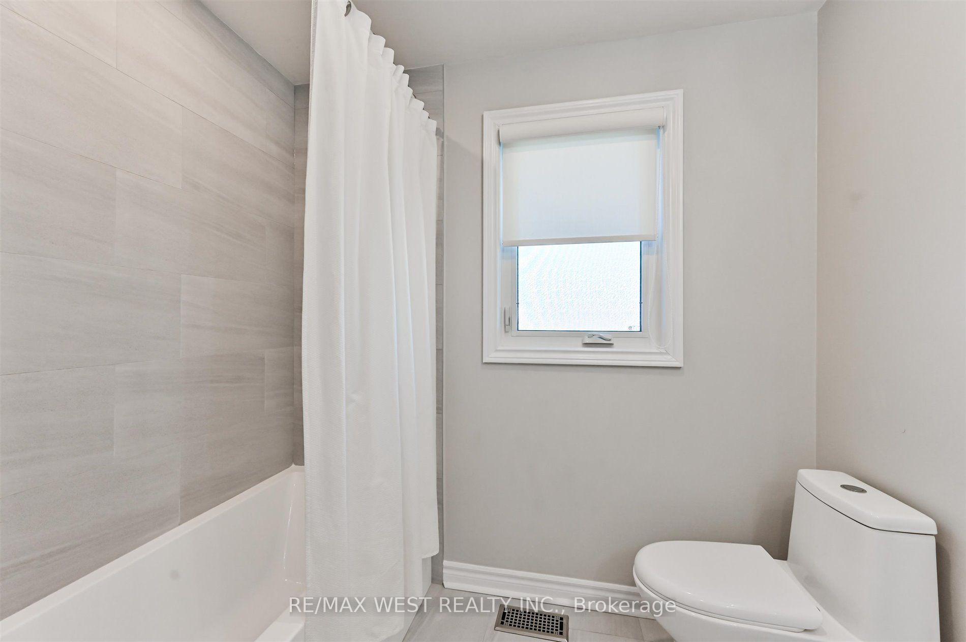 Photo 17 of 139 Carmen Crescent, Vaughan, East Woodbridge — HOMEH