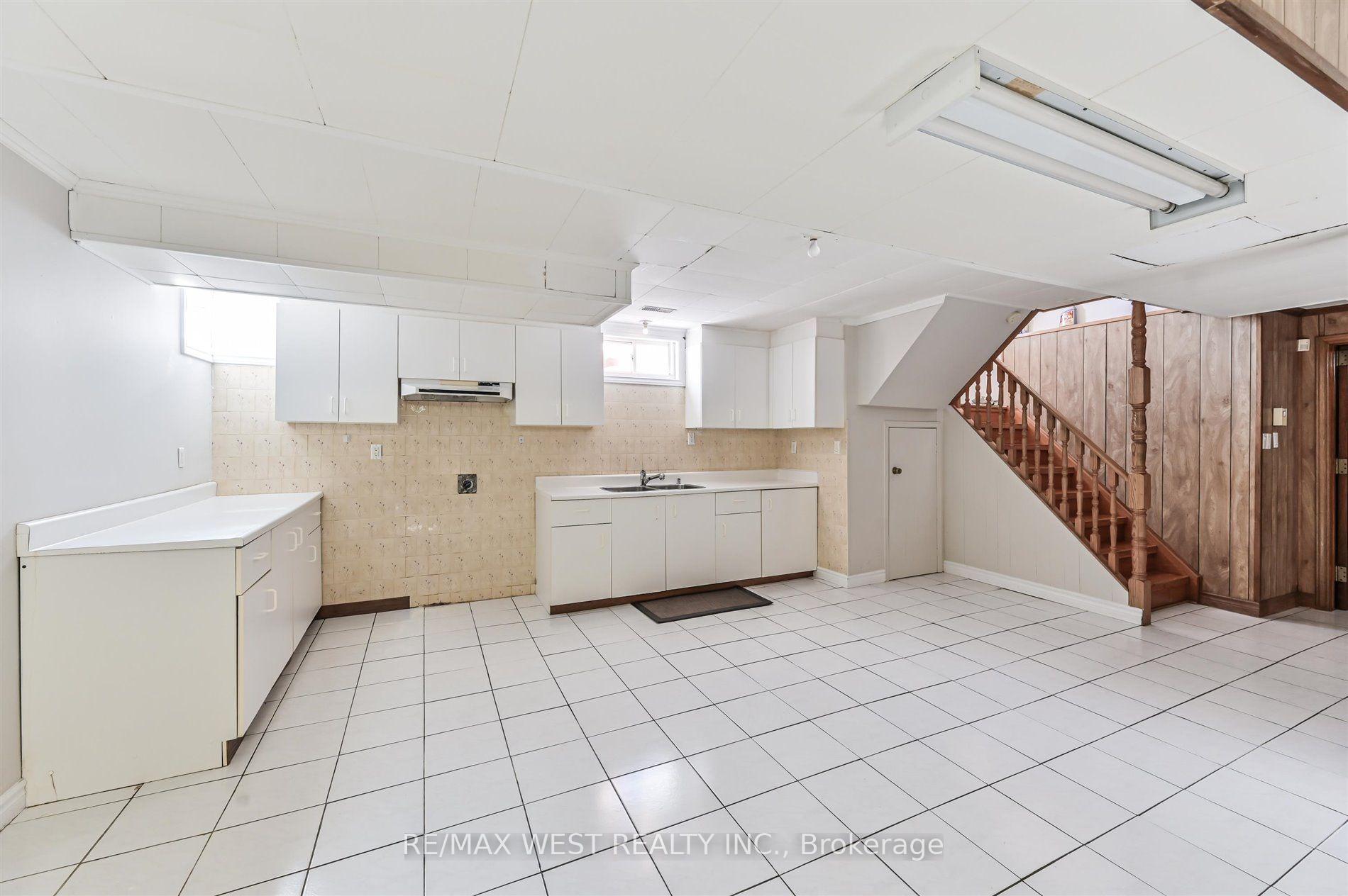 Photo 21 of 139 Carmen Crescent, Vaughan, East Woodbridge — HOMEH