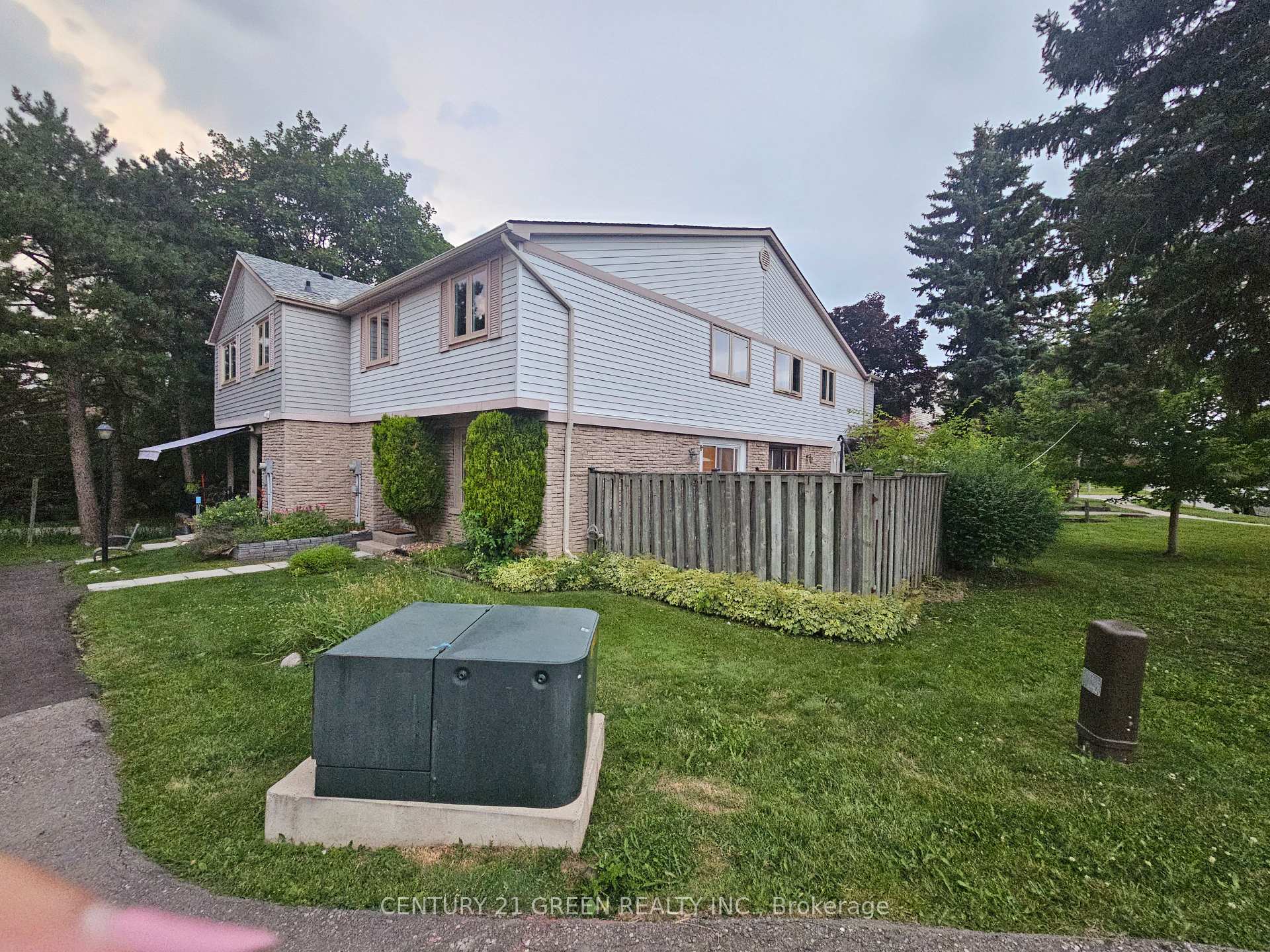 Photo 3 of Unit 7, 98 Falconer Drive, Mississauga, Streetsville — HOMEH