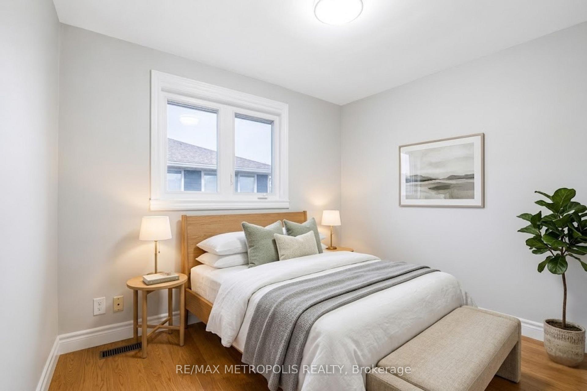Photo 7 of 1098 Cedar Street, Oshawa, Lakeview — HOMEH