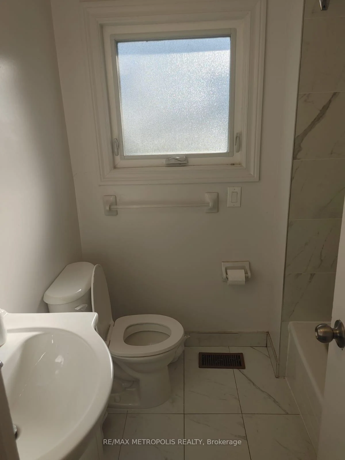 Photo 18 of 1098 Cedar Street, Oshawa, Lakeview — HOMEH