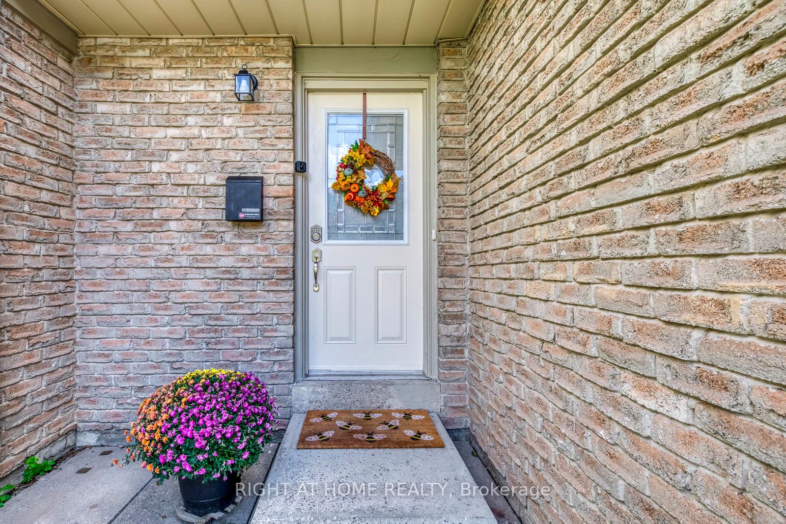 Photo 2 of 132 Ashton Crescent, Brampton, Central Park — HOMEH
