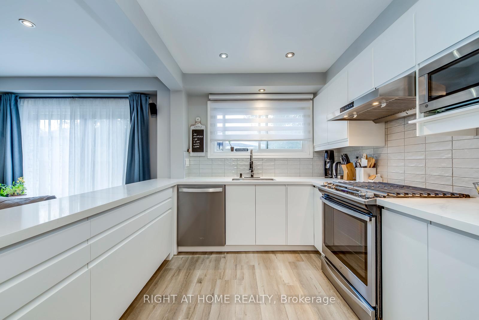 Photo 9 of 132 Ashton Crescent, Brampton, Central Park — HOMEH