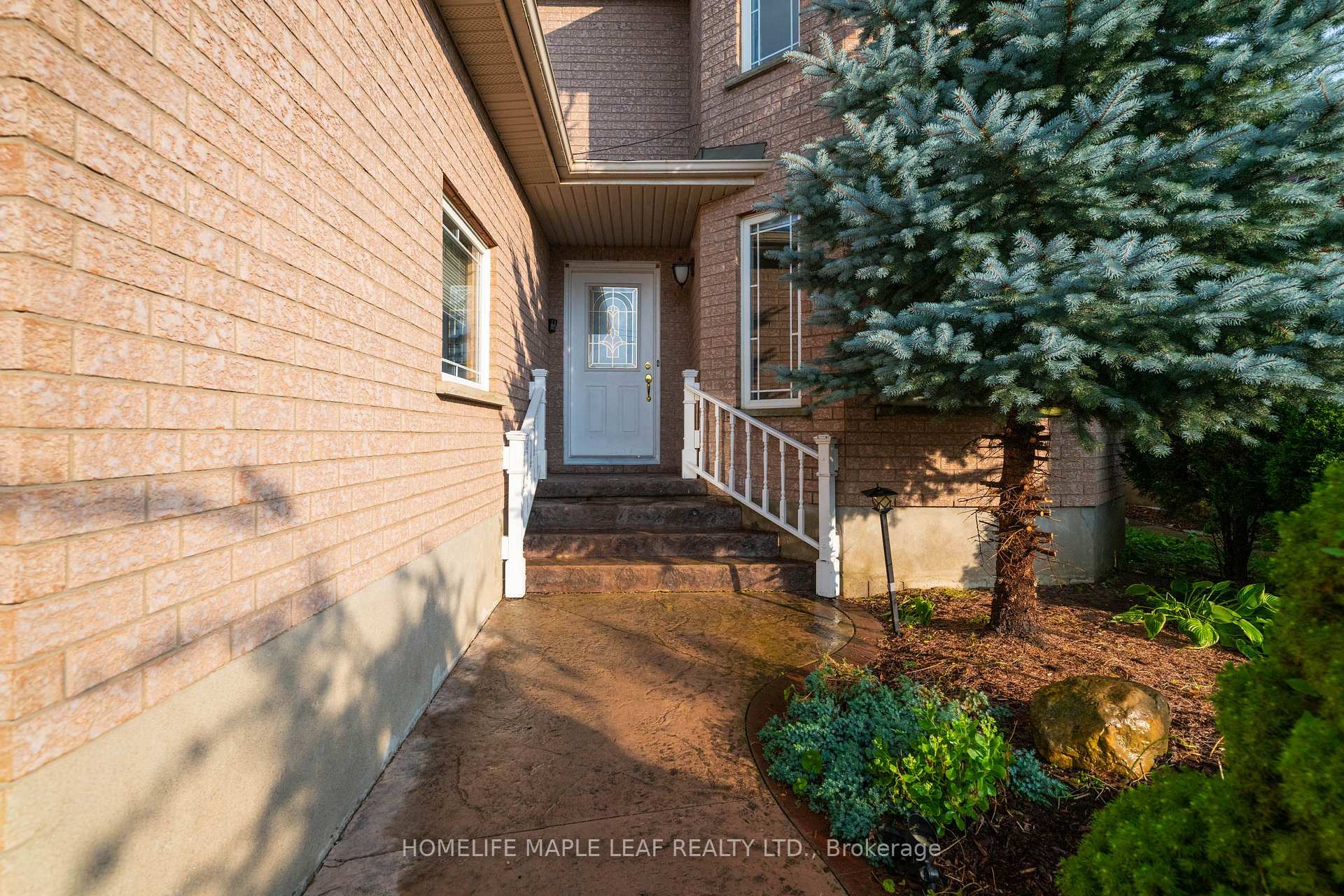 Photo 4 of 888 Paisley Road, Guelph, Willow West/Sugarbush/West Acres — HOMEH