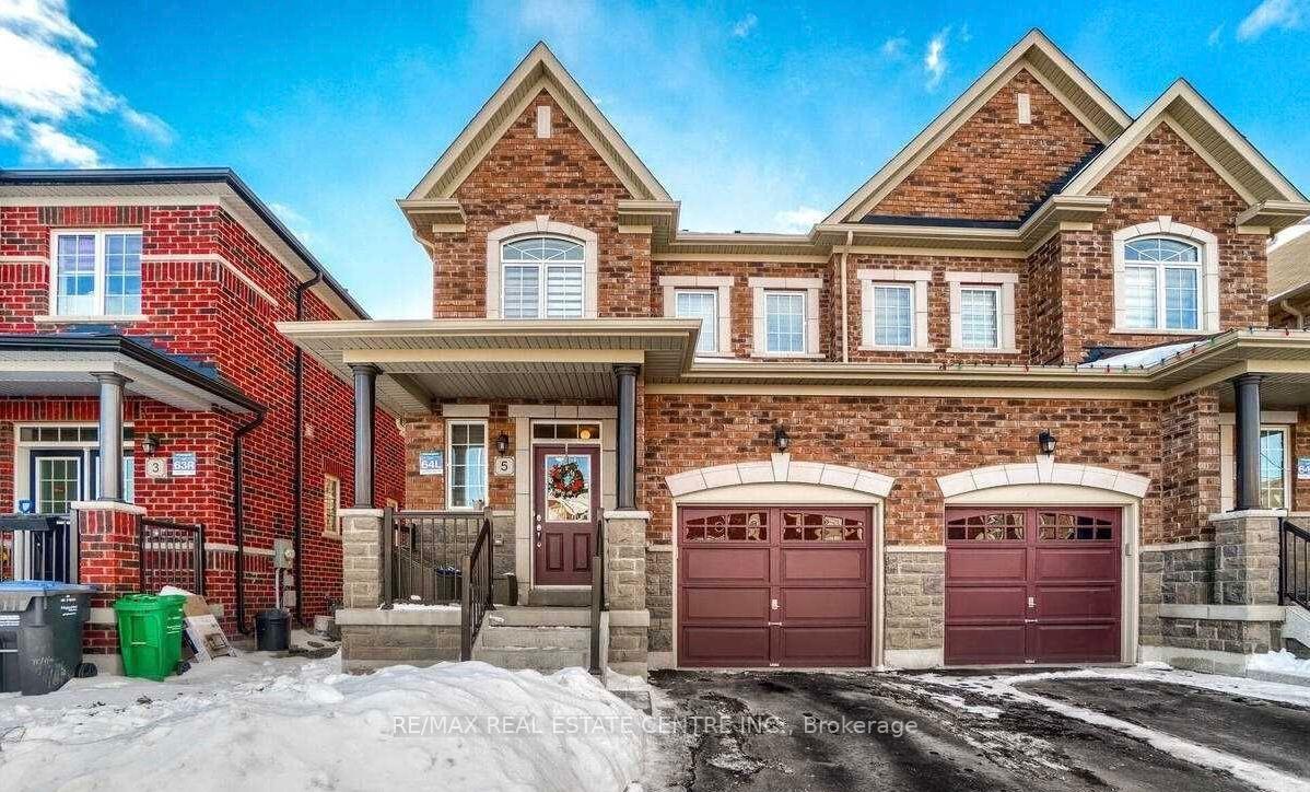 Front of Unit (Upper), 5 Blackberry Valley Crescent