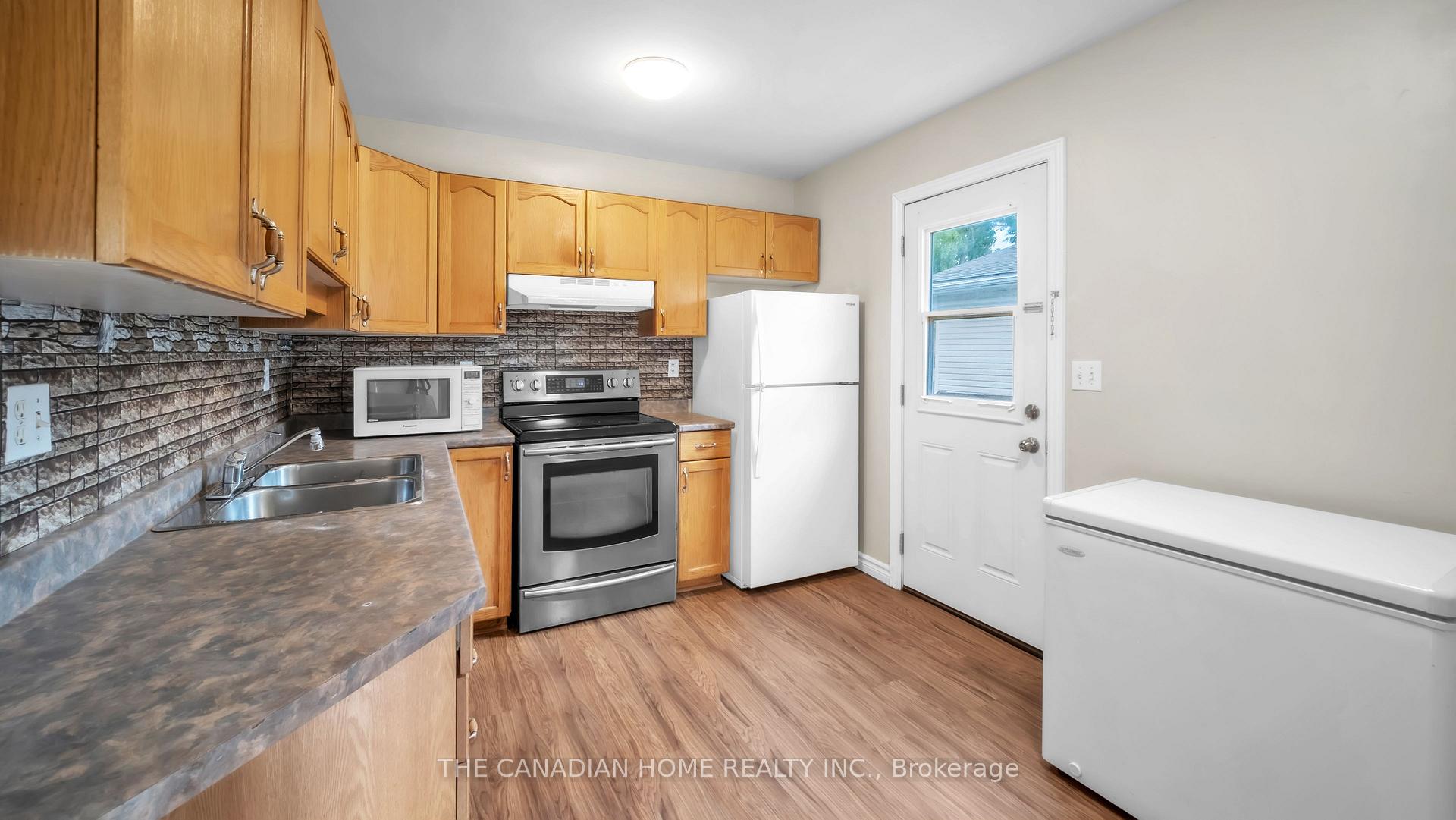 Photo 4 of 45 Oak Street, Belleville, Belleville Ward — HOMEH