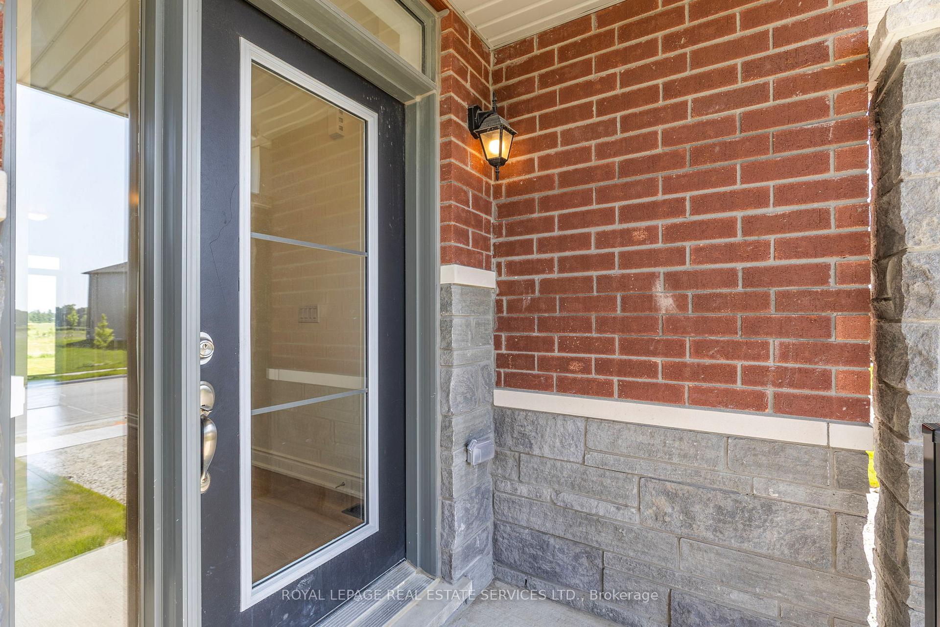 Photo 2 of 28 Union Boulevard, Wasaga Beach — HOMEH