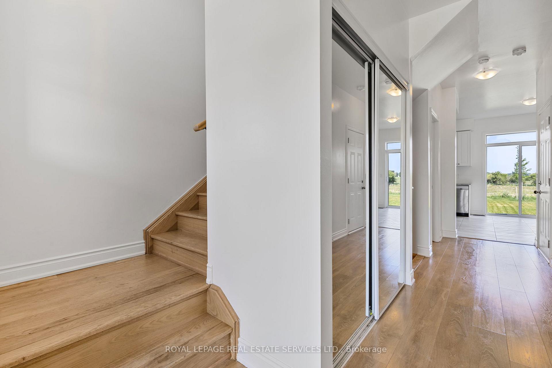 Photo 4 of 28 Union Boulevard, Wasaga Beach — HOMEH