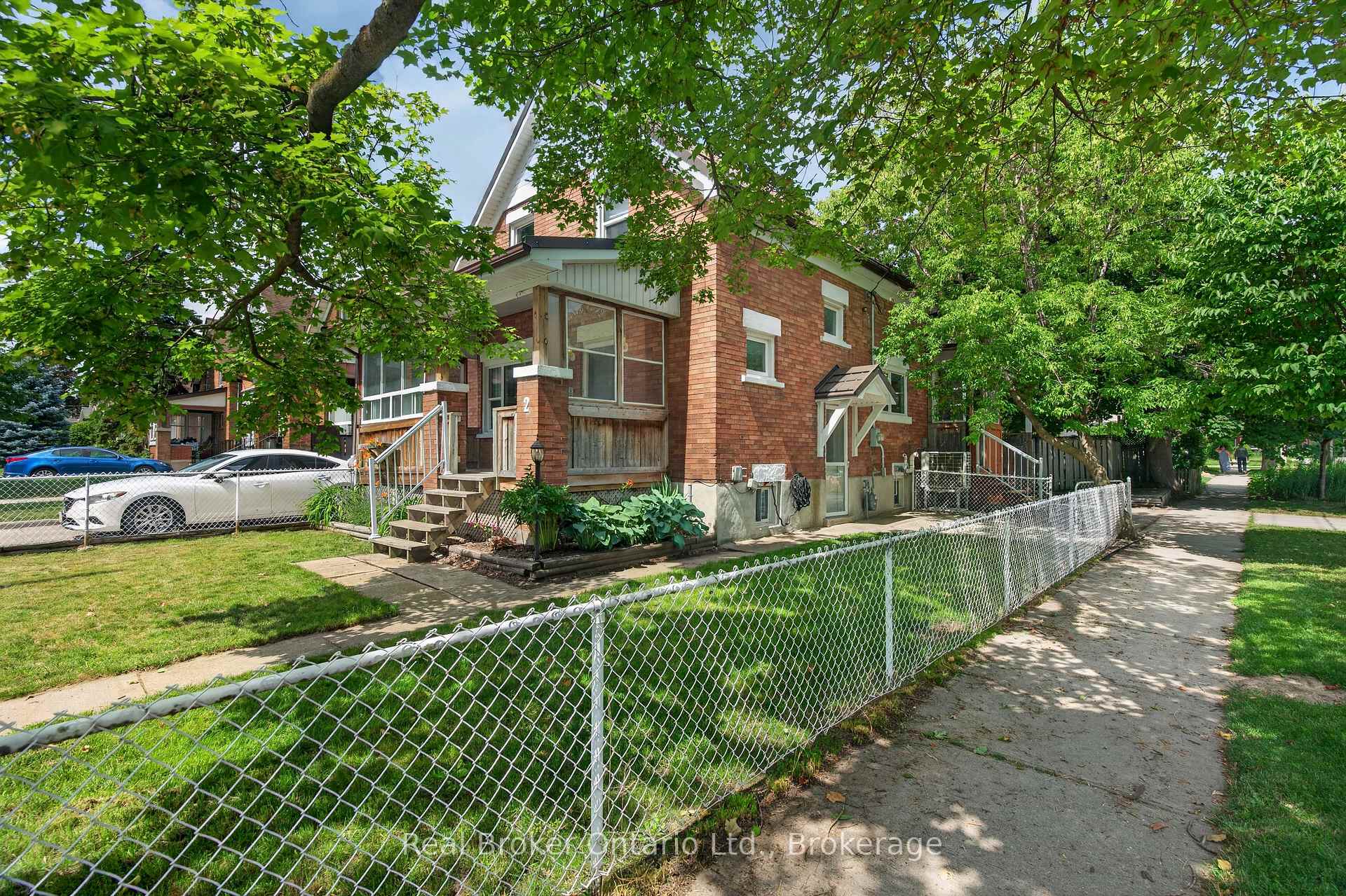Photo 4 of 2 Herlan Avenue, Kitchener, Cherry Hill — HOMEH