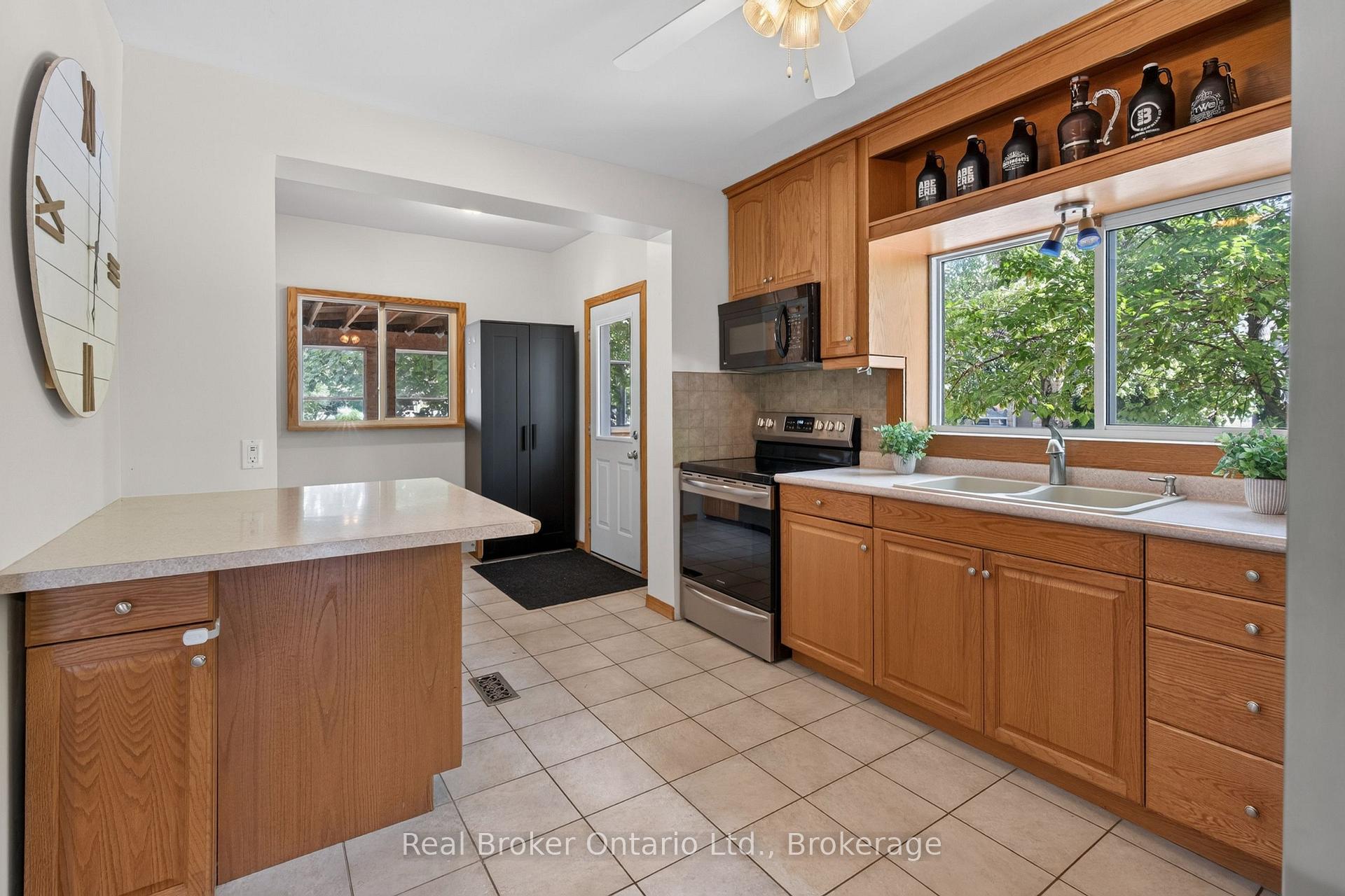 Photo 16 of 2 Herlan Avenue, Kitchener, Cherry Hill — HOMEH