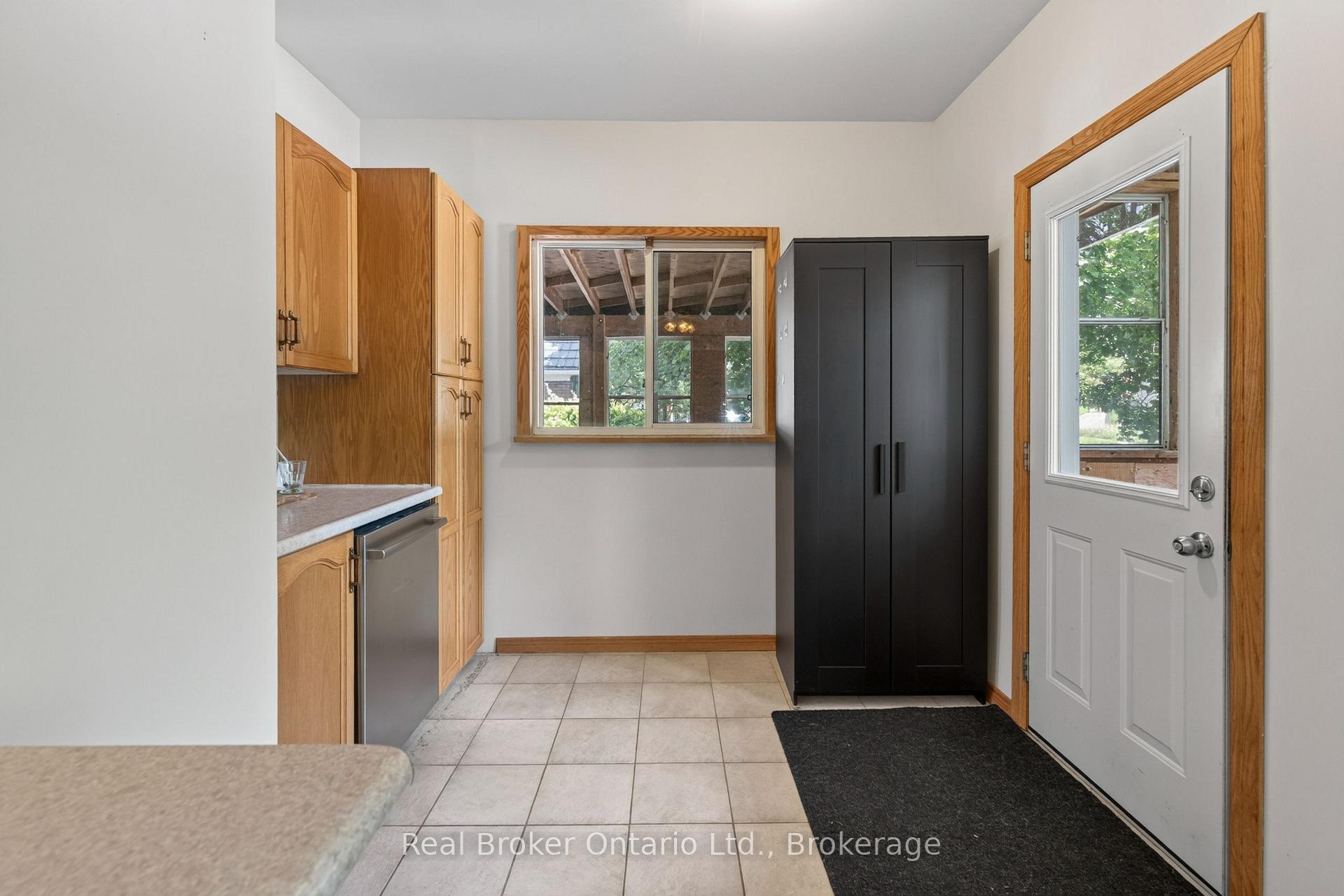Photo 19 of 2 Herlan Avenue, Kitchener, Cherry Hill — HOMEH