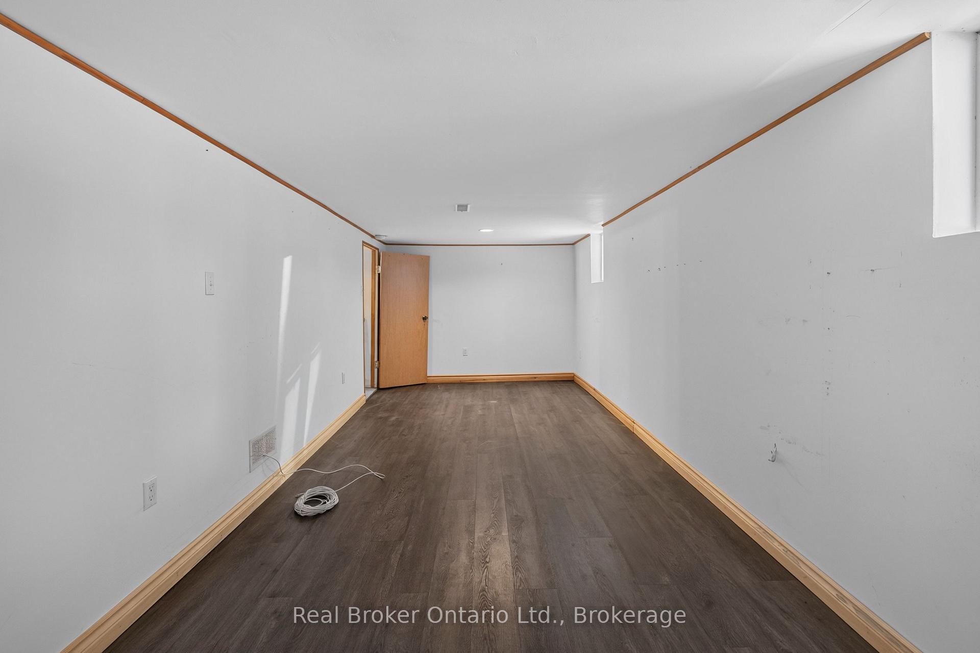 Photo 32 of 2 Herlan Avenue, Kitchener, Cherry Hill — HOMEH