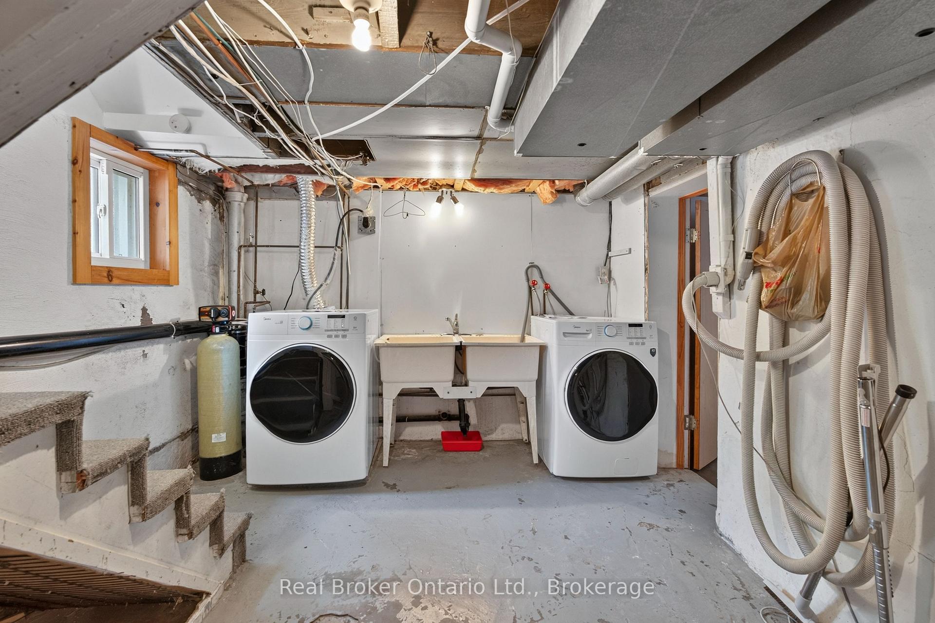 Photo 33 of 2 Herlan Avenue, Kitchener, Cherry Hill — HOMEH