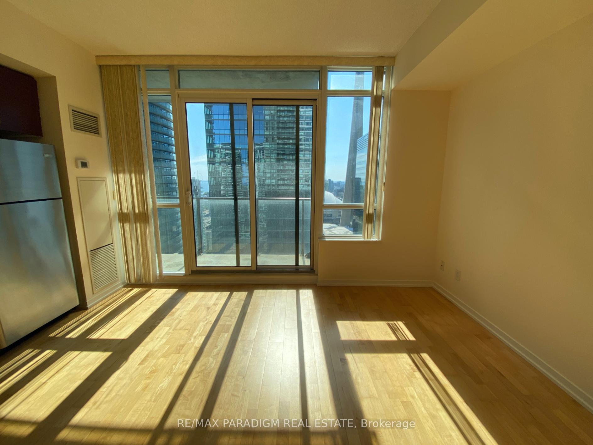 Photo 4 of Unit 3204, 65 Bremner Boulevard, Toronto, Waterfront Communities — HOMEH