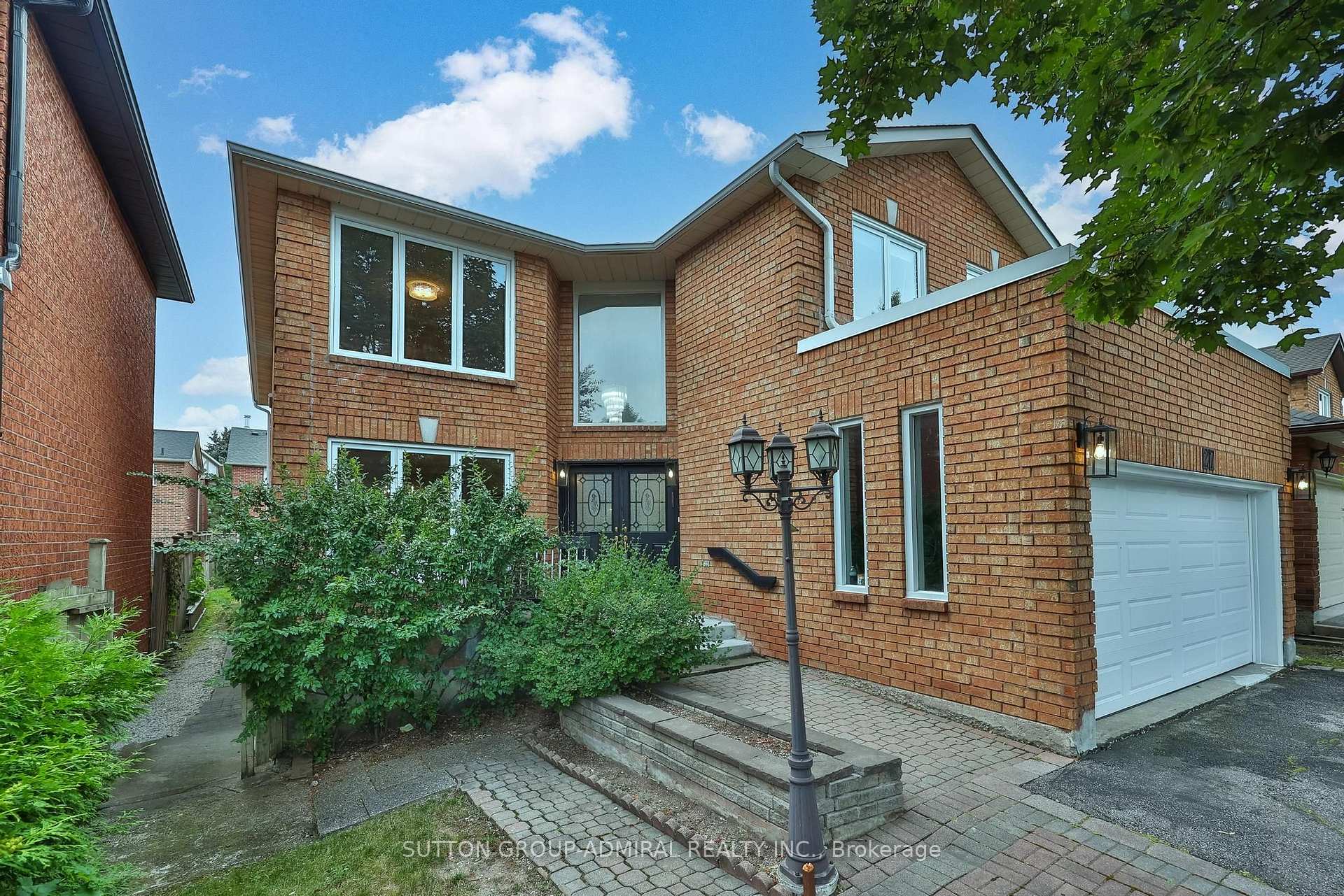Photo 2 of 27 Green Acres Road, Vaughan, Uplands — HOMEH