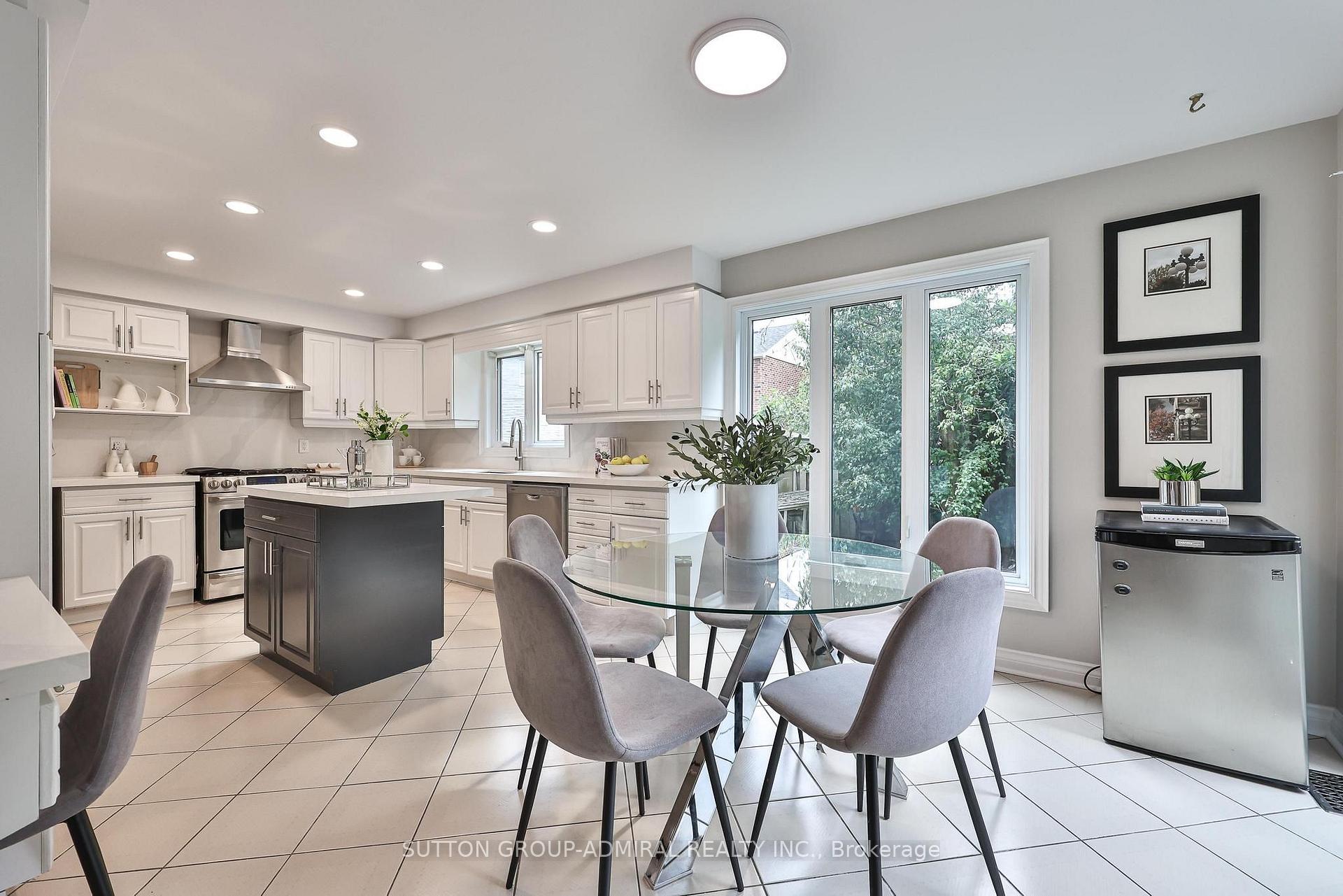 Photo 12 of 27 Green Acres Road, Vaughan, Uplands — HOMEH