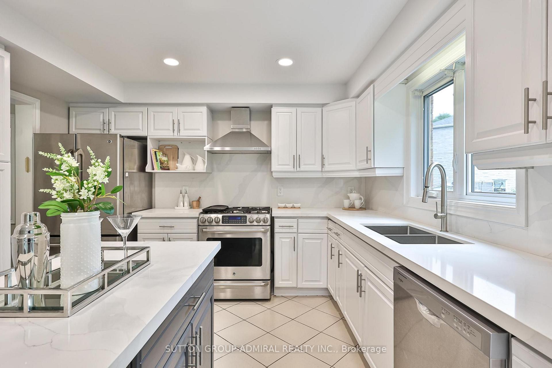 Photo 16 of 27 Green Acres Road, Vaughan, Uplands — HOMEH