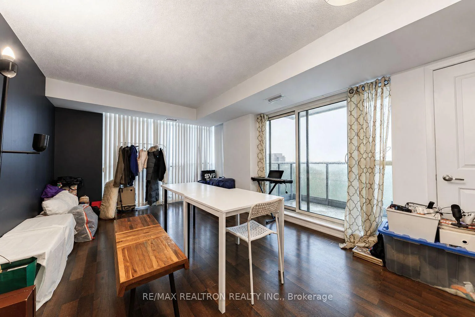 Front of Unit 807, 17 Anndale Drive