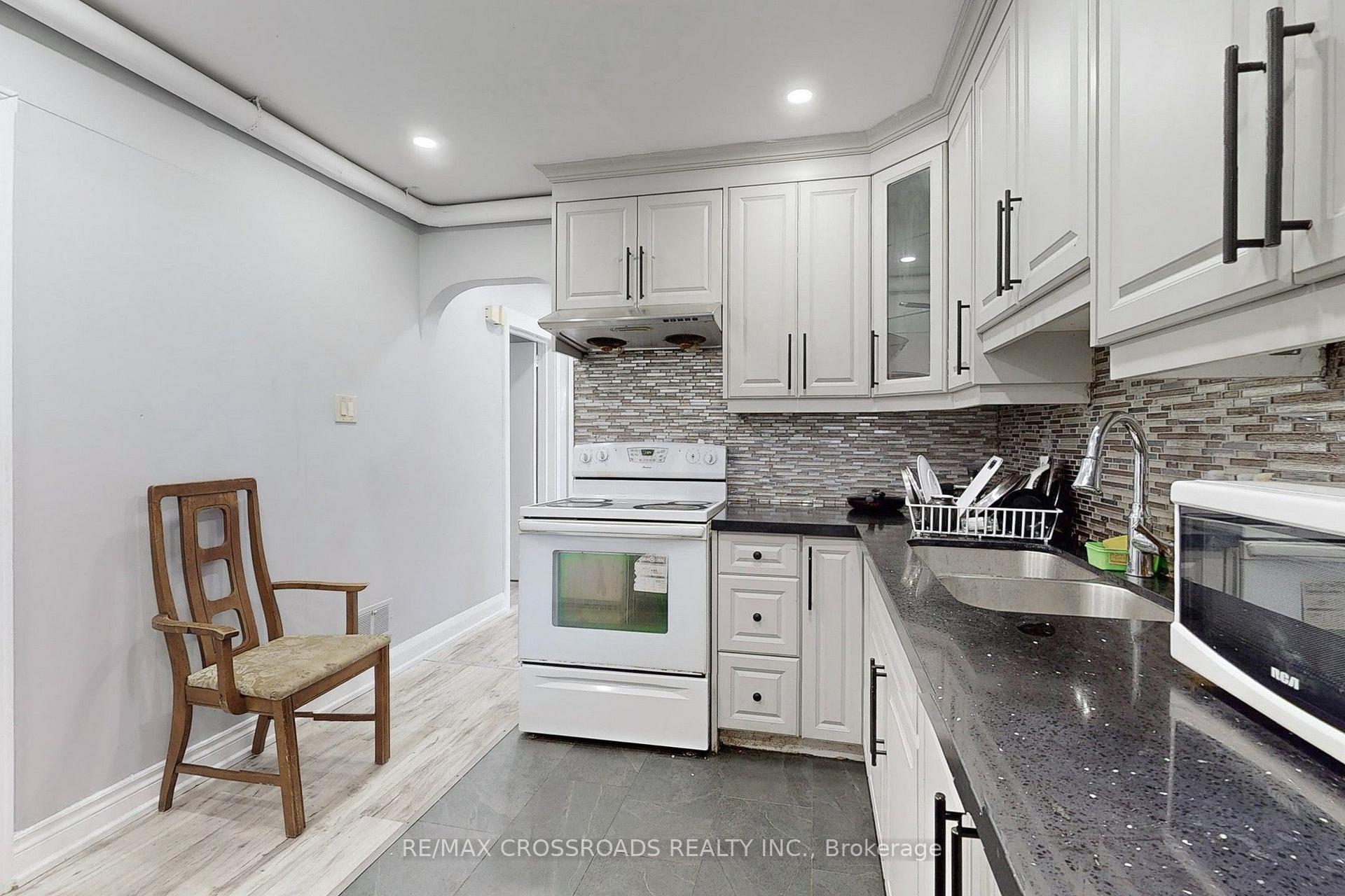 Photo 1 of 1496 Simcoe Street N, Oshawa, Samac — HOMEH